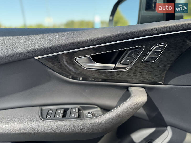 Внедорожник / Кроссовер Audi Q7 2021 в Киеве