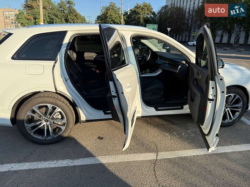 Внедорожник / Кроссовер Audi Q7 2025 в Киеве