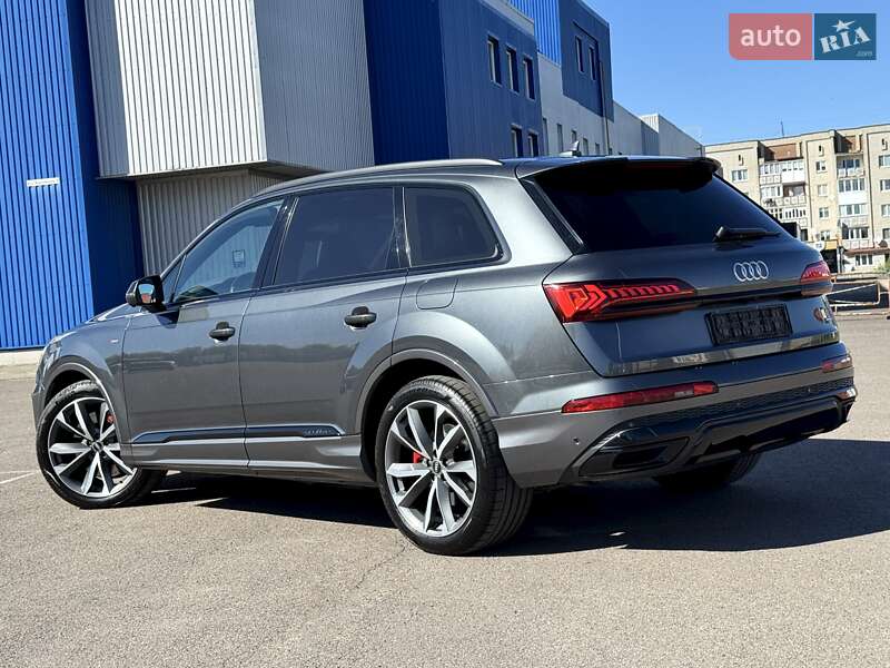 Внедорожник / Кроссовер Audi Q7 2021 в Киеве