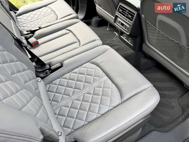 Внедорожник / Кроссовер Audi Q7 2021 в Киеве
