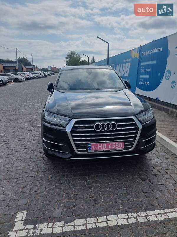 Внедорожник / Кроссовер Audi Q7 2017 в Шумске