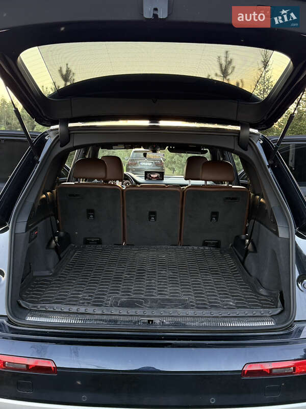 Позашляховик / Кросовер Audi Q7 2016 в Луцьку