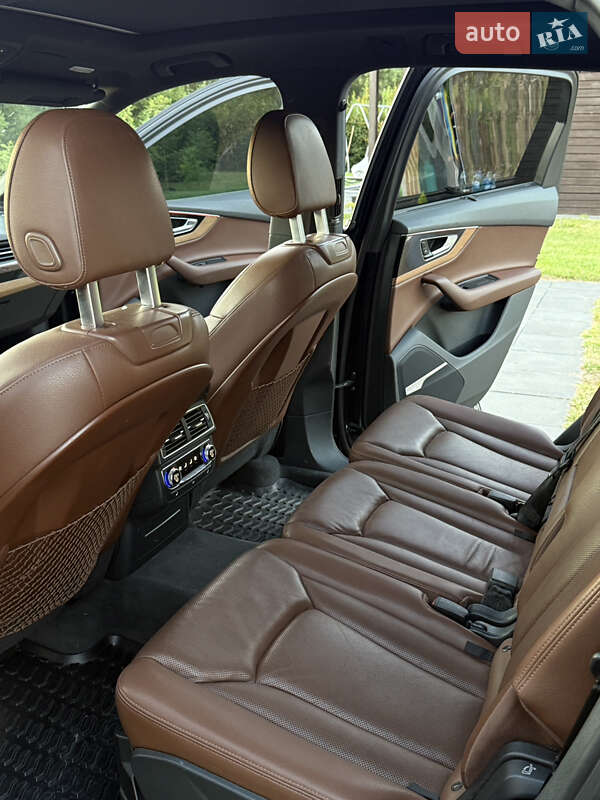 Позашляховик / Кросовер Audi Q7 2016 в Луцьку