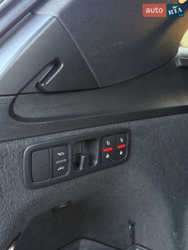 Позашляховик / Кросовер Audi Q7 2016 в Луцьку