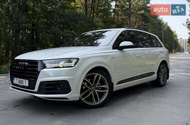 Внедорожник / Кроссовер Audi Q7 2017 в 