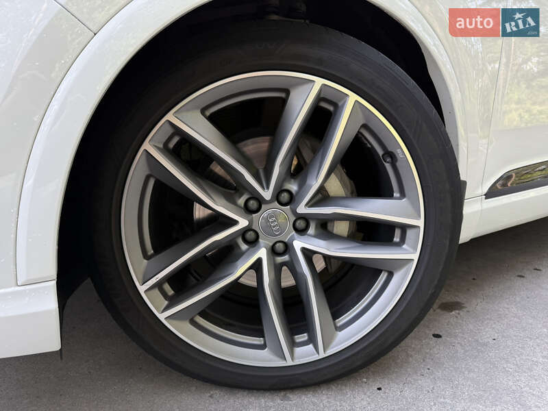 Внедорожник / Кроссовер Audi Q7 2017 в Хмельницком