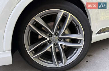 Внедорожник / Кроссовер Audi Q7 2017 в 