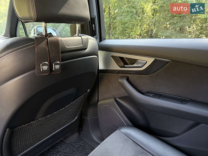 Внедорожник / Кроссовер Audi Q7 2017 в Хмельницком