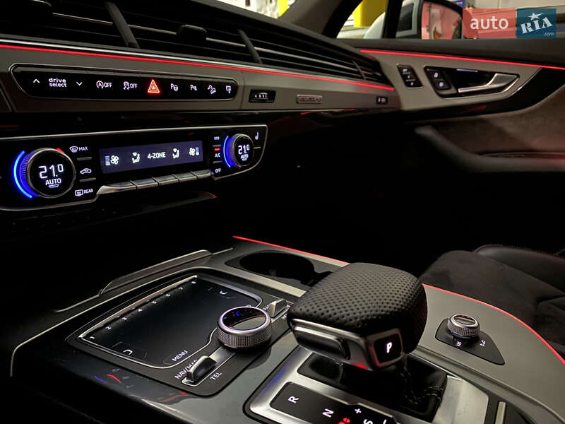 Внедорожник / Кроссовер Audi Q7 2017 в Хмельницком