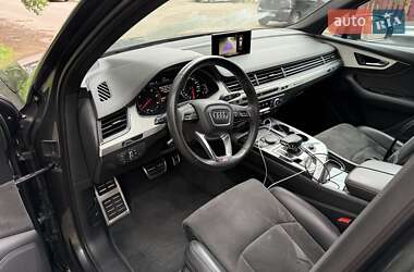 Позашляховик / Кросовер Audi Q7 2018 в 