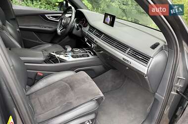 Позашляховик / Кросовер Audi Q7 2018 в 