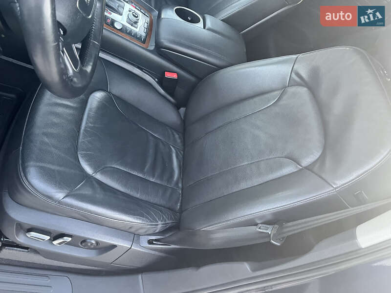 Позашляховик / Кросовер Audi Q7 2013 в Рівному