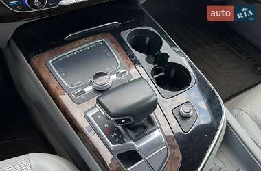 Внедорожник / Кроссовер Audi Q7 2016 в 