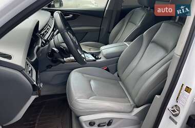 Внедорожник / Кроссовер Audi Q7 2016 в 