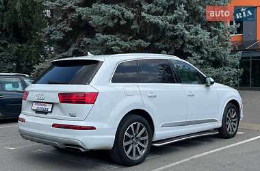 Внедорожник / Кроссовер Audi Q7 2016 в 