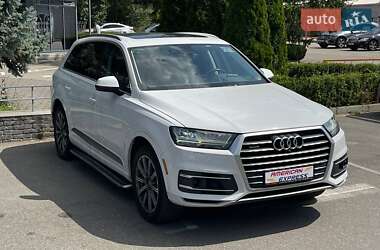 Внедорожник / Кроссовер Audi Q7 2016 в 