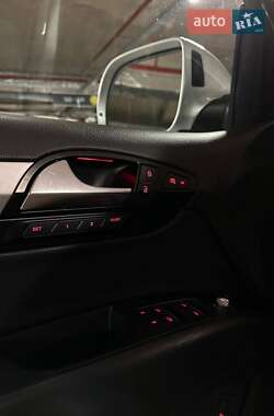 Внедорожник / Кроссовер Audi Q7 2015 в 