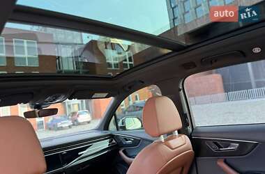 Позашляховик / Кросовер Audi Q7 2020 в 