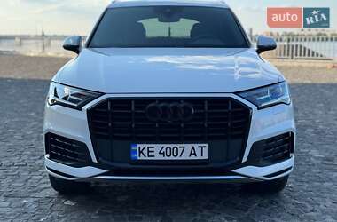 Позашляховик / Кросовер Audi Q7 2020 в 