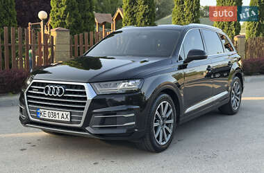Внедорожник / Кроссовер Audi Q7 2015 в 