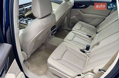 Внедорожник / Кроссовер Audi Q7 2016 в 