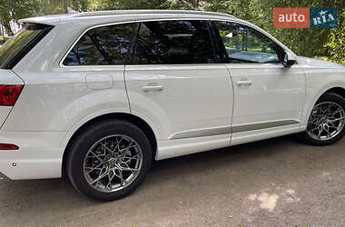 Внедорожник / Кроссовер Audi Q7 2019 в 