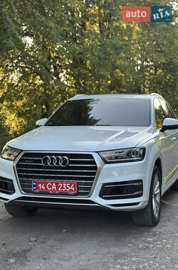 Внедорожник / Кроссовер Audi Q7 2018 в 