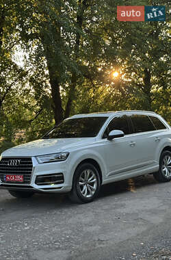 Внедорожник / Кроссовер Audi Q7 2018 в 