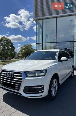 Позашляховик / Кросовер Audi Q7 2016 в 