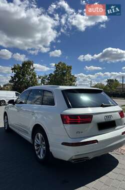 Позашляховик / Кросовер Audi Q7 2016 в 