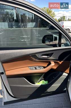 Позашляховик / Кросовер Audi Q7 2016 в 