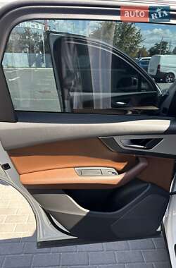 Позашляховик / Кросовер Audi Q7 2016 в 