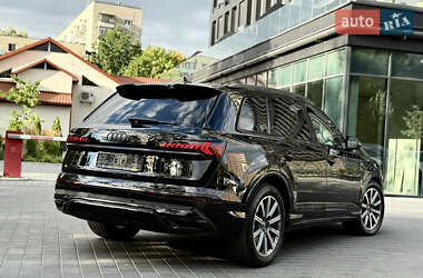 Внедорожник / Кроссовер Audi Q7 2021 в 