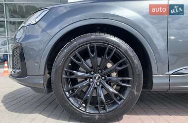 Позашляховик / Кросовер Audi Q7 2021 в 