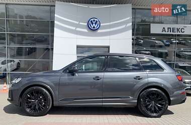 Позашляховик / Кросовер Audi Q7 2021 в 