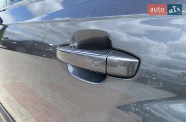 Позашляховик / Кросовер Audi Q7 2021 в 