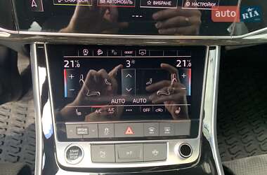 Позашляховик / Кросовер Audi Q7 2021 в 
