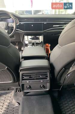 Позашляховик / Кросовер Audi Q7 2021 в 