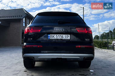 Внедорожник / Кроссовер Audi Q7 2016 в 