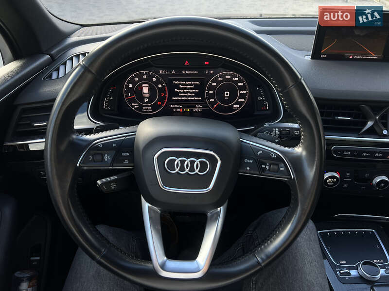 Внедорожник / Кроссовер Audi Q7 2016 в 