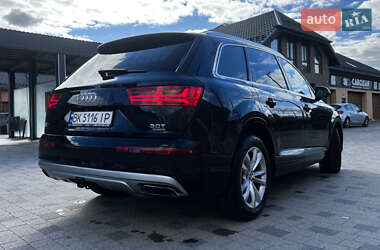 Внедорожник / Кроссовер Audi Q7 2016 в 
