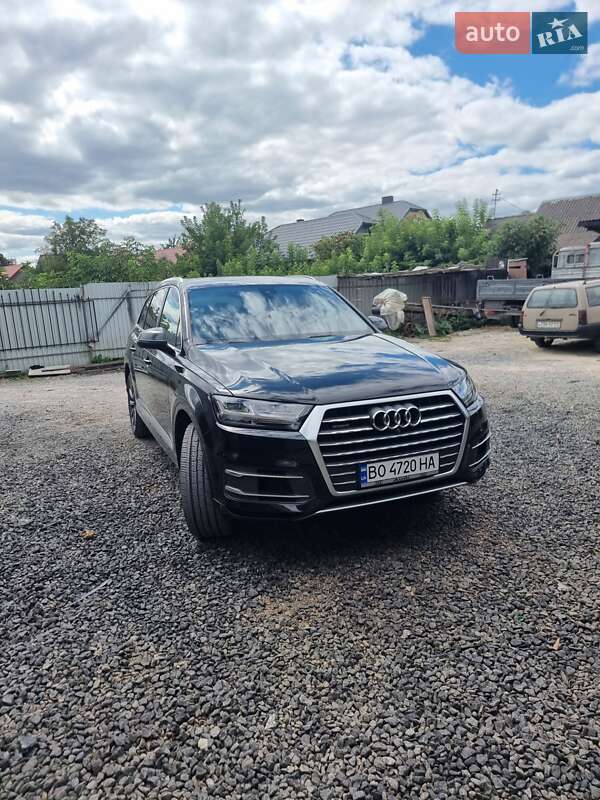 Внедорожник / Кроссовер Audi Q7 2017 в Шумске
