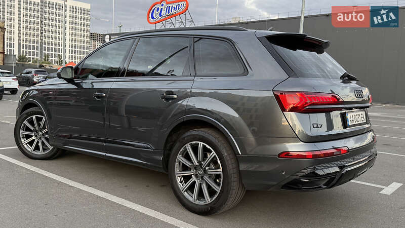 Позашляховик / Кросовер Audi Q7 2020 в Києві