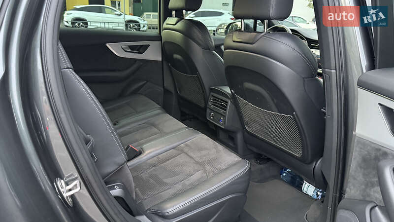 Позашляховик / Кросовер Audi Q7 2020 в Києві