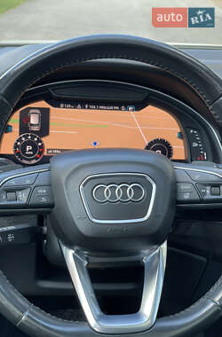 Внедорожник / Кроссовер Audi Q7 2017 в 
