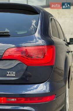 Внедорожник / Кроссовер Audi Q7 2013 в 