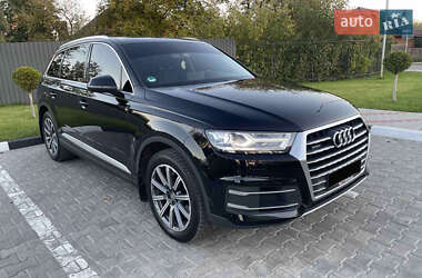 Внедорожник / Кроссовер Audi Q7 2016 в 