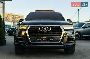 Внедорожник / Кроссовер Audi Q7 2016 в 