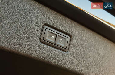 Внедорожник / Кроссовер Audi Q7 2016 в 