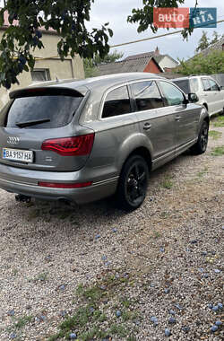 Внедорожник / Кроссовер Audi Q7 2011 в 